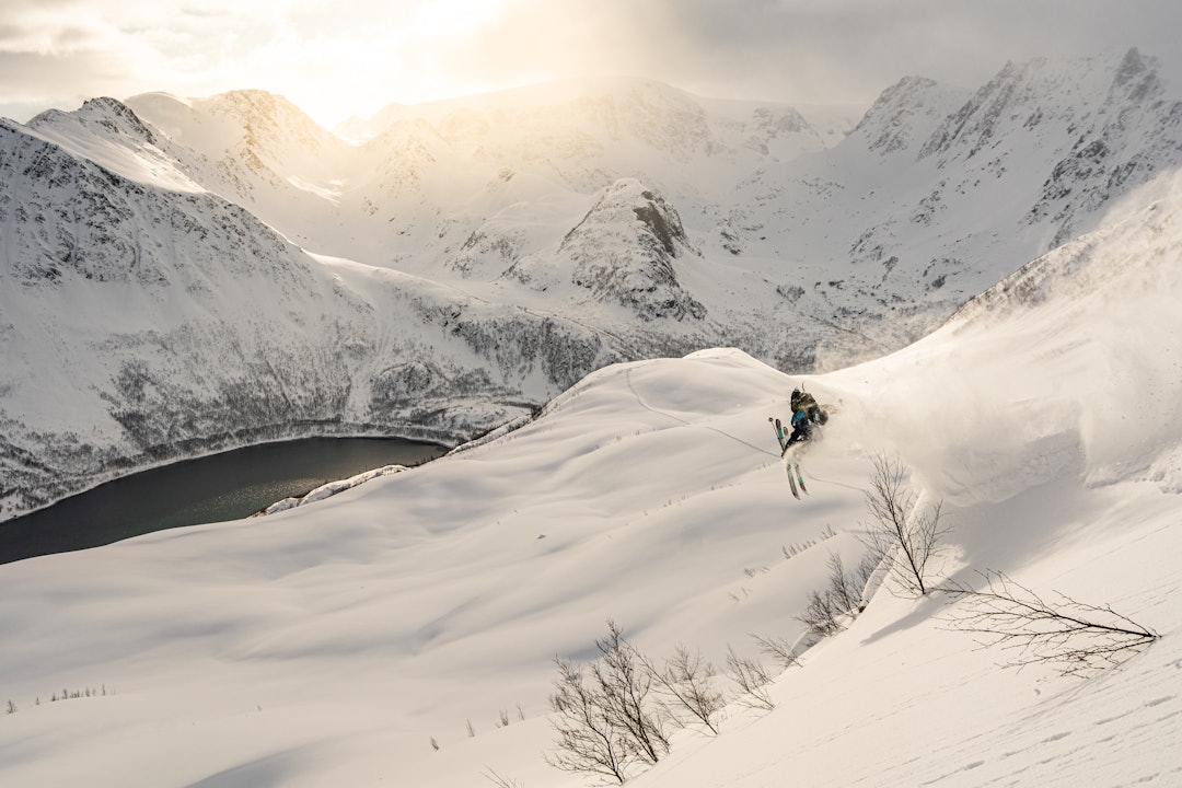 HVITE FJELL: Nikolai Schirmer der han trives aller best. Blant hvitkledde fjell. Foto: Bård Basberg Nikolai Schirmer