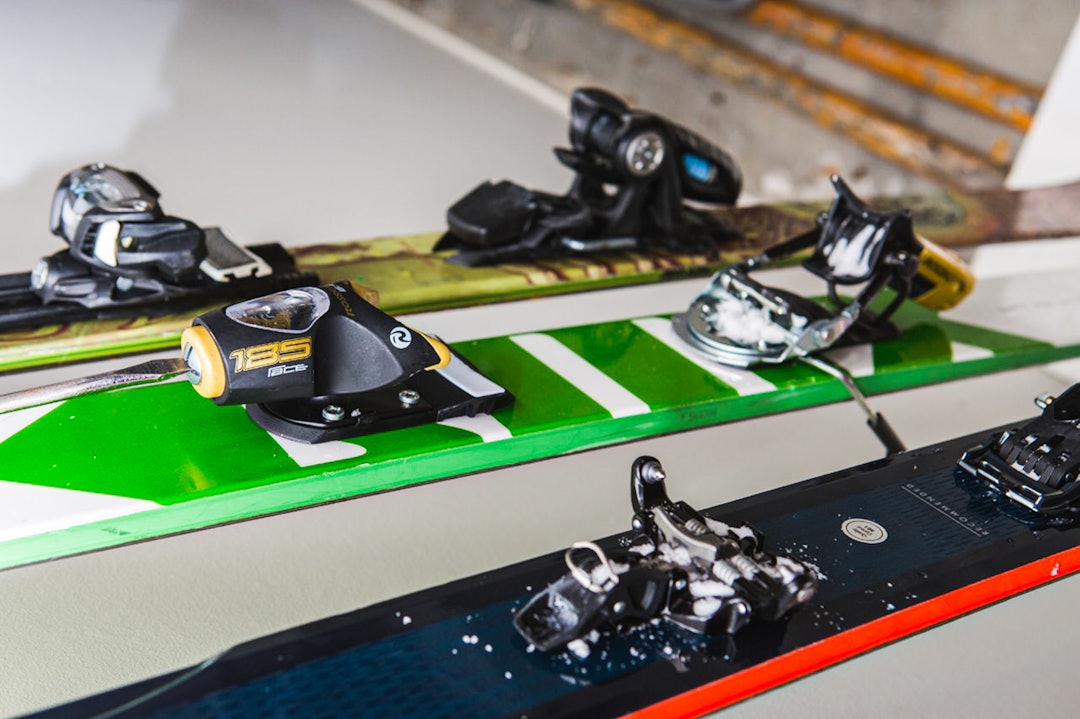 DIN SIKKERHET: – Det er surt å miste skia uten at en føler den burde løst ut, men det er ditto surt å stå igjen med et kneledd som fungerer tre veier, sier Torgrim Vole og oppfordrer til en bevisst justering av bindingene på skia. Foto: Tore: Meirik DIN SIKKERHET: – Det er surt å miste skia uten at en føler den burde løst ut, men det er ditto surt å stå igjen med et kneledd som fungerer tre veier, sier Torgrim Vole og oppfordrer til en bevisst justering av bindingene på skia. Foto: Tore: Meirik