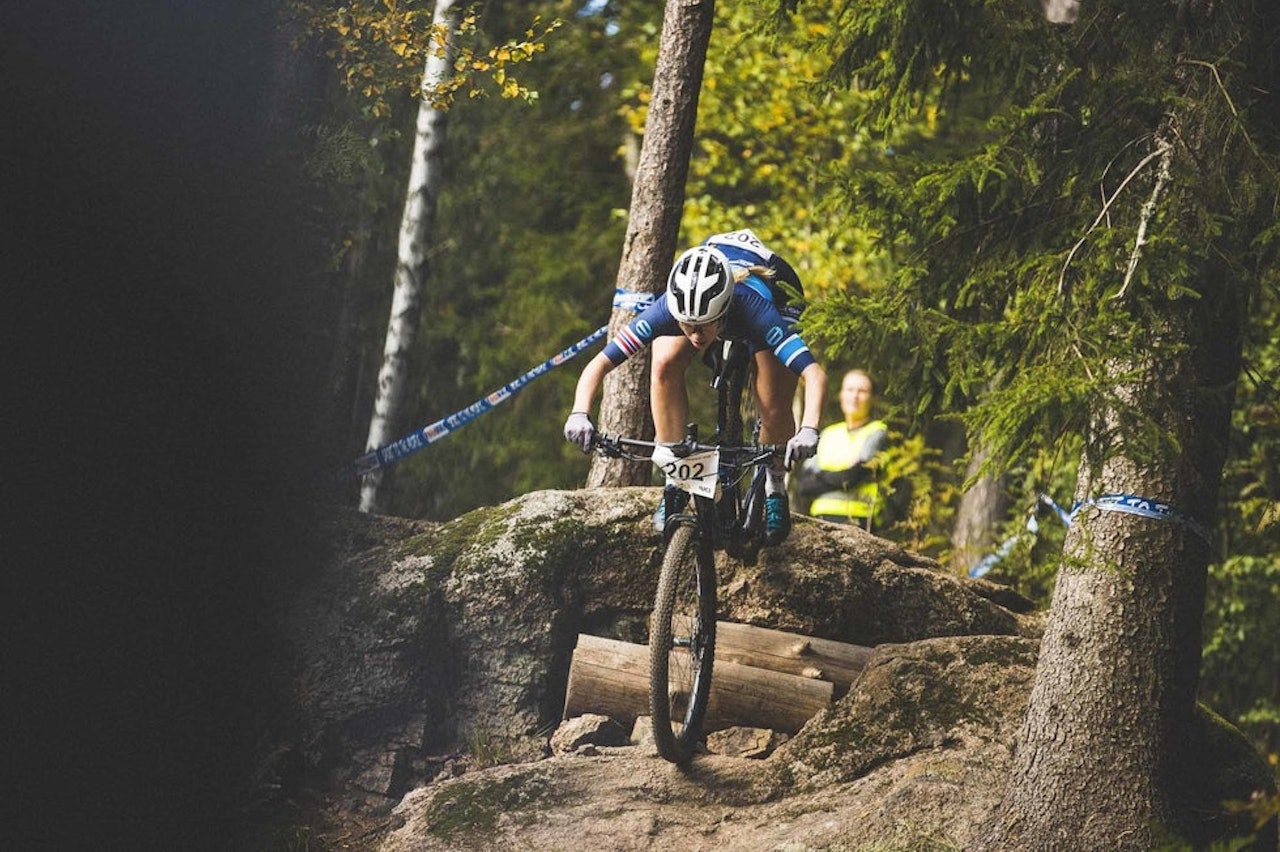 NY TERMINLISTE: Nå er terminlisten for norgescup i terrengsykling rundbane i 2022 klar. På bildet: Marit Sveen under NM i rundbane 2020. Foto: Kristoffer H. Kippernes.  terminliste norgescup rundbane 2022