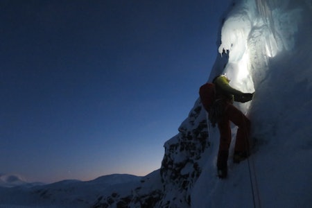 STIFINNER: Joda Dolmans finner en vei opp Lappskardfossen. Foto: Juho Knuuttila. STIFINNER: Joda Dolmans finner en vei opp Lappskardfossen. Foto: Juho Knuuttila.