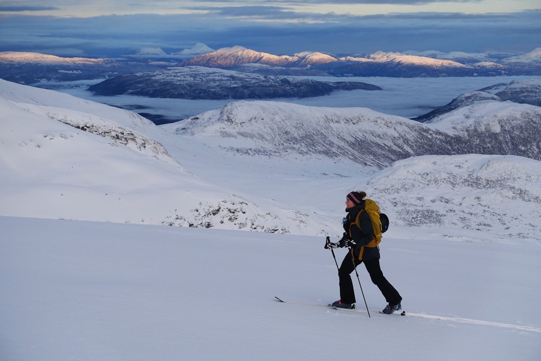 Crusader X er først og fremst myntet på frikjøring, men den er også brukandes på topptur. Her fra testing i romjula. Foto: Tore Meirik Vi har testet Sweet Crusader X skijakke til dame