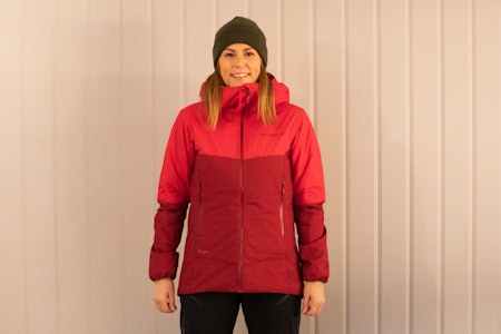 Norrøna Lyngen Dri 2 Thermo 60 W Vi har testet Norrøna Lyngen Dri 2 Thermo 60 skijakke til dame