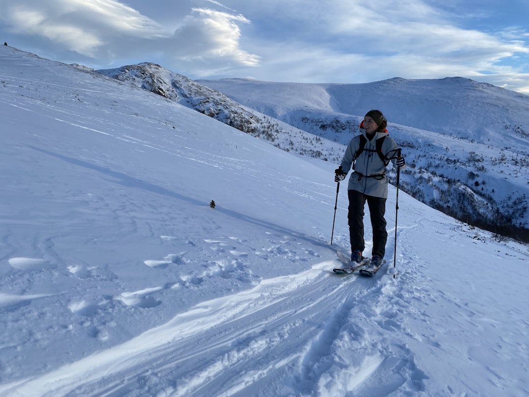 Helly Hansen Elevation Infinity Shell Jacket er først og fremst ei litt tung frikjøringsjakke, men den kan også brukes til topptur. Foto: Tore Meirik Vi har testet Helly Hansen Elevation Infinity Shell skijakke til dame