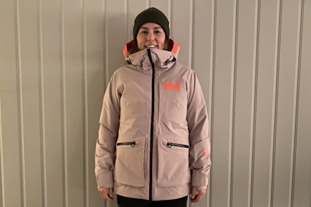 Helly Hansen W Powderqueen Infinity Vi har testet Helly Hansen Powderqueen Infinity skijakke for dame