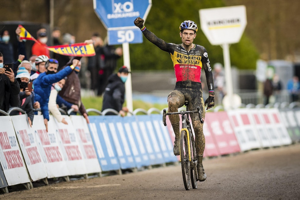 I STORFORM: Wout van Aert er verdens beste cyclocross-rytter i øyeblikket. Foto: Cor Vos wout van aert cyclocross baal
