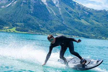 Du kan leie vannscooter og elektrisk surfebrett fra Nordfjord Water Sports under Strynefestivalen!  Du kan leie vannscooter og elektrisk surfebrett fra Nordfjord Water Sports under Strynefestivalen!