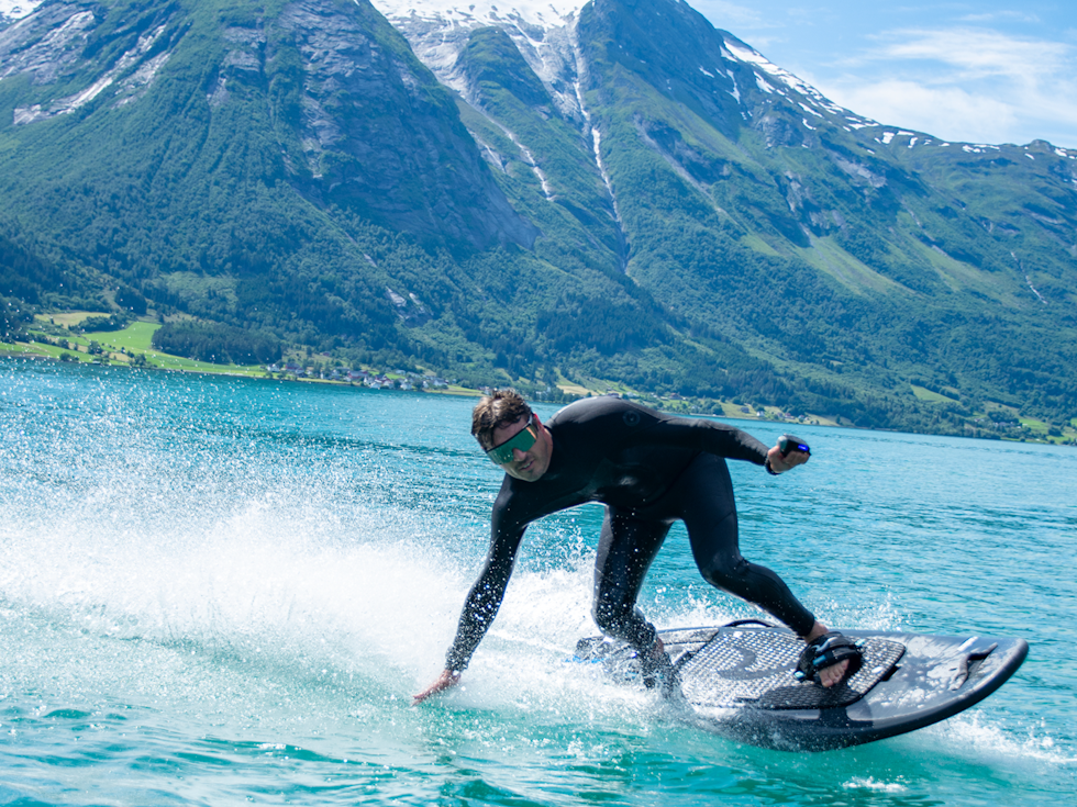 Du kan leie vannscooter og elektrisk surfebrett fra Nordfjord Water Sports under Strynefestivalen!  Du kan leie vannscooter og elektrisk surfebrett fra Nordfjord Water Sports under Strynefestivalen!