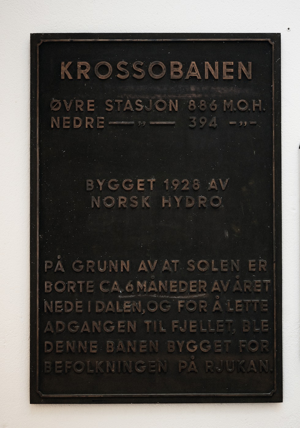 EYDES VERK: Hydro-gründer Sam Eyde var en driftig fyr, og han var drivkraften bak Krossobanen. Også i dag letter den adgangen til fjellet. Foto: Anki Grøthe EYDES VERK: Hydro-gründer Sam Eyde var en driftig fyr, og han var drivkraften bak Krossobanen. Også i dag letter den adgangen til fjellet. Foto: Anki Grøthe