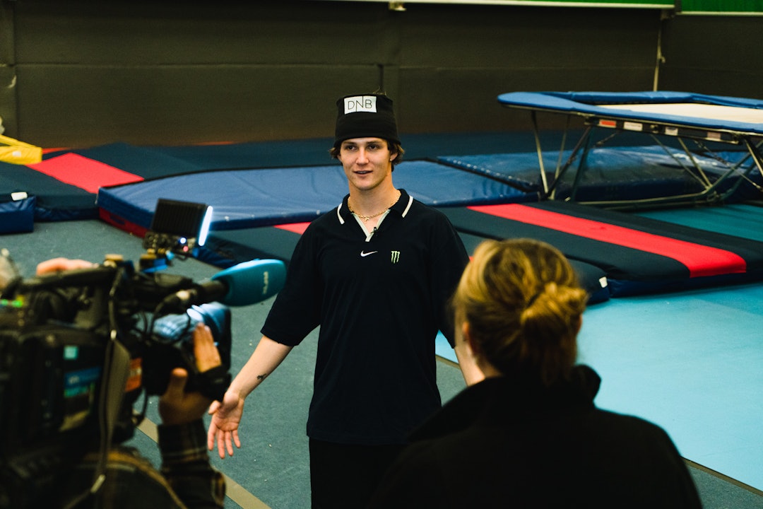 NATURLIG MIDTPUNKT: Fokuset rundt skitalentet fra Bærum stiger. Birk Ruud er friskmeldt etter kneskaden han pådro seg mot slutten av 2021, og Birk er klar for å fortsette der han slapp - på toppen av pallen. Foto: Christian Nerdrum NATURLIG MIDTPUNKT: Fokuset rundt skitalentet fra Bærum stiger. Birk Ruud er friskmeldt etter kneskaden han pådro seg mot slutten av 2021, og Birk er klar for å fortsette der han slapp - på toppen av pallen. Foto: Christian Nerdrum