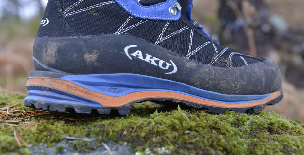 MED PÅ NOTENE: Skoen framstår som presis og stabil, særlig i grovt terreng. Foto: Egill Danielsen