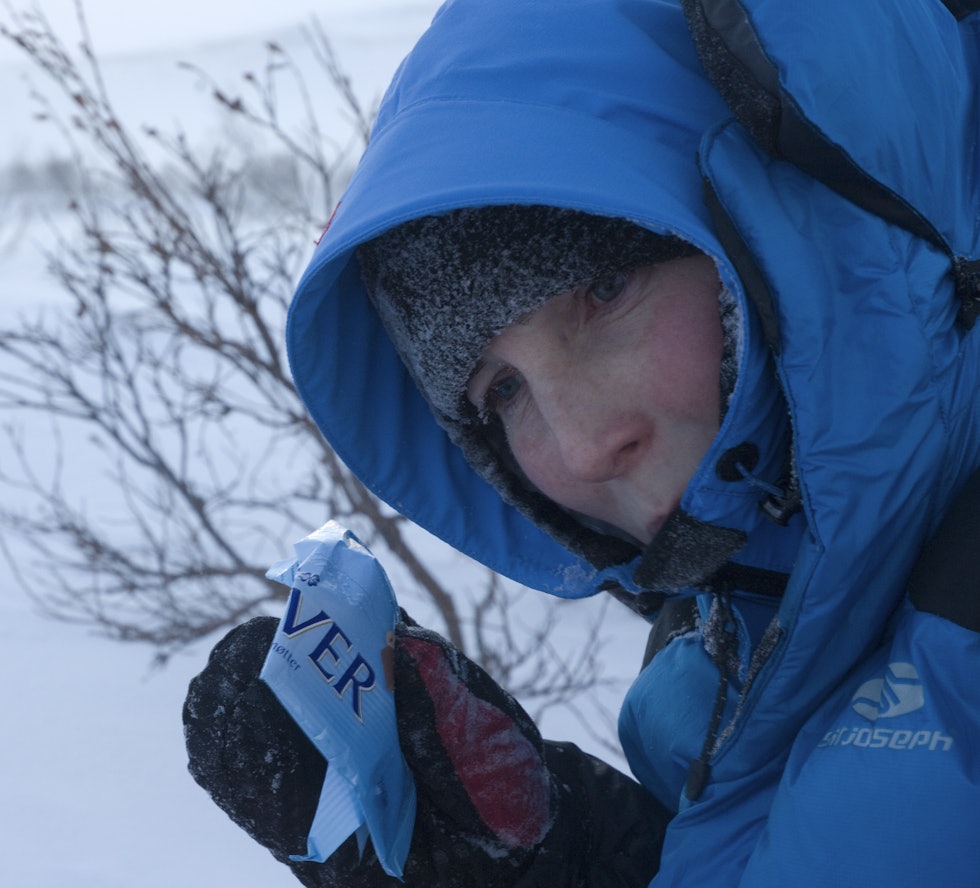HÅNDGREP: Sørg for at flest mulig operasjoner kan utføres uten å ta av votter. Her lå lunsjen lett tilgjengelig. Foto: Randulf Valle HÅNDGREP: Sørg for at flest mulig operasjoner kan utføres uten å ta av votter. Her lå lunsjen lett tilgjengelig. Foto: Randulf Valle