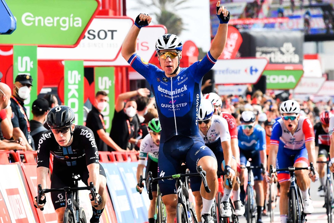 SEIERSTJUV: Fabio Jakobsen vant fire etapper i Vuelta a Espana i 2021. Nå er han satt opp som spurter i Tour de France. Foto: Cor Vos. 