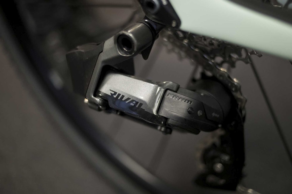 SAME, SAME: Rival-komponentene bruker det samme batteriet som alle SRAMs AXS-deler. SRAM RIVAL AXS