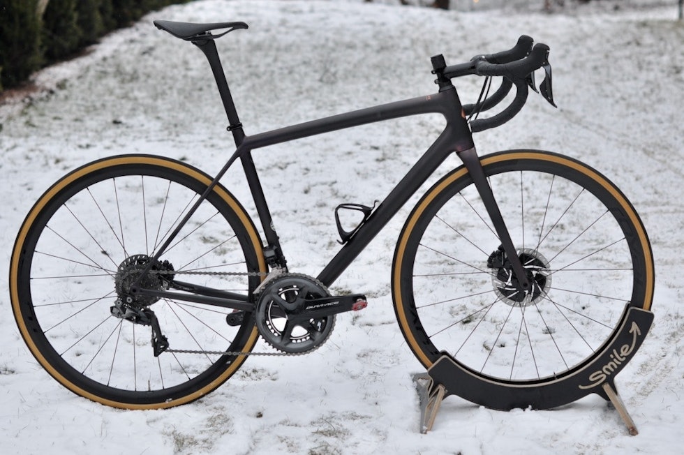 RÅLETT: Specialized Aethos er enkel og avansert på en gang. Specialized Aethos