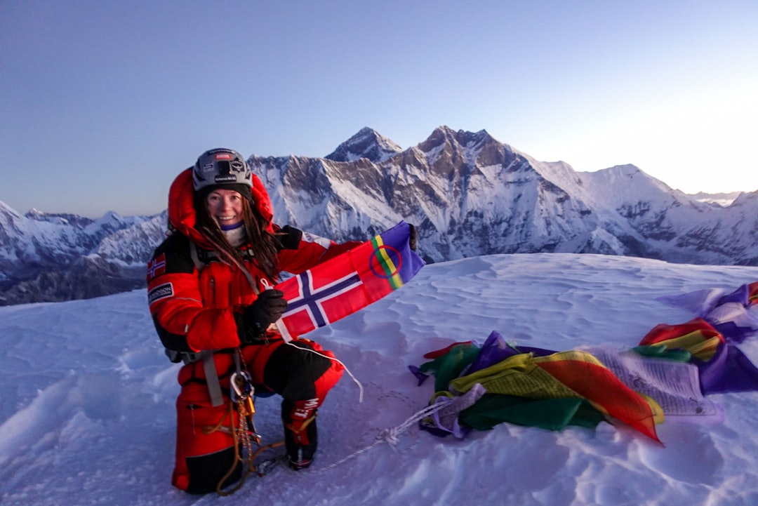 HELT OPPE: Fra toppen av Ama Dablam (6812 moh) i Nepal med Mount Everest og Lhotse i bakgrunnen, og som hun også har vært på toppen av.   kristin harila ama dablam
