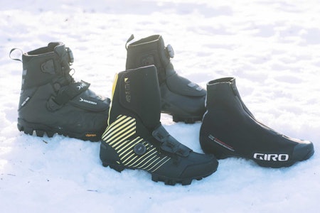 SYKKELSKO TIL VINTERBRUK: Scroll ned for å leste tester av vintersykkelsko fra Lake, 45NRTH, Giro, Specialized og Bontrager.  Foto: Kristoffer H. Kippernes sykkelsko vinter best i test vintersykkelsko