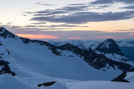 FJELLMILJØ: Her er fjellet Finnan, et attraktivt fjell i Romsdalen. Foto: Rob Buist 