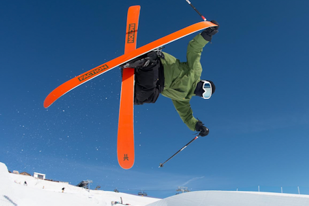 SLUTT: Verden har nå sett Candide Thovex med Faction-ski for siste gang. Foto: Tim Jarvinien Candide Thovex