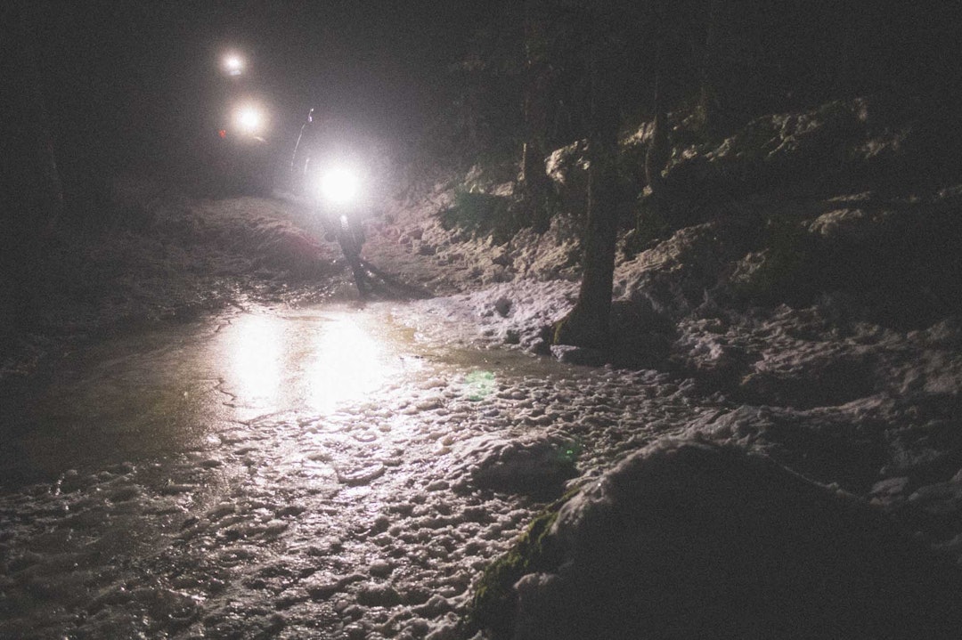 KLINK HOLKE: Lite egnet føre for andre redskaper enn de med stålpigger i. Sånn som Suomi Piikisika eller Schwalbe Ice Spiker Pro piggdekk. stisykling piggdekk oslo