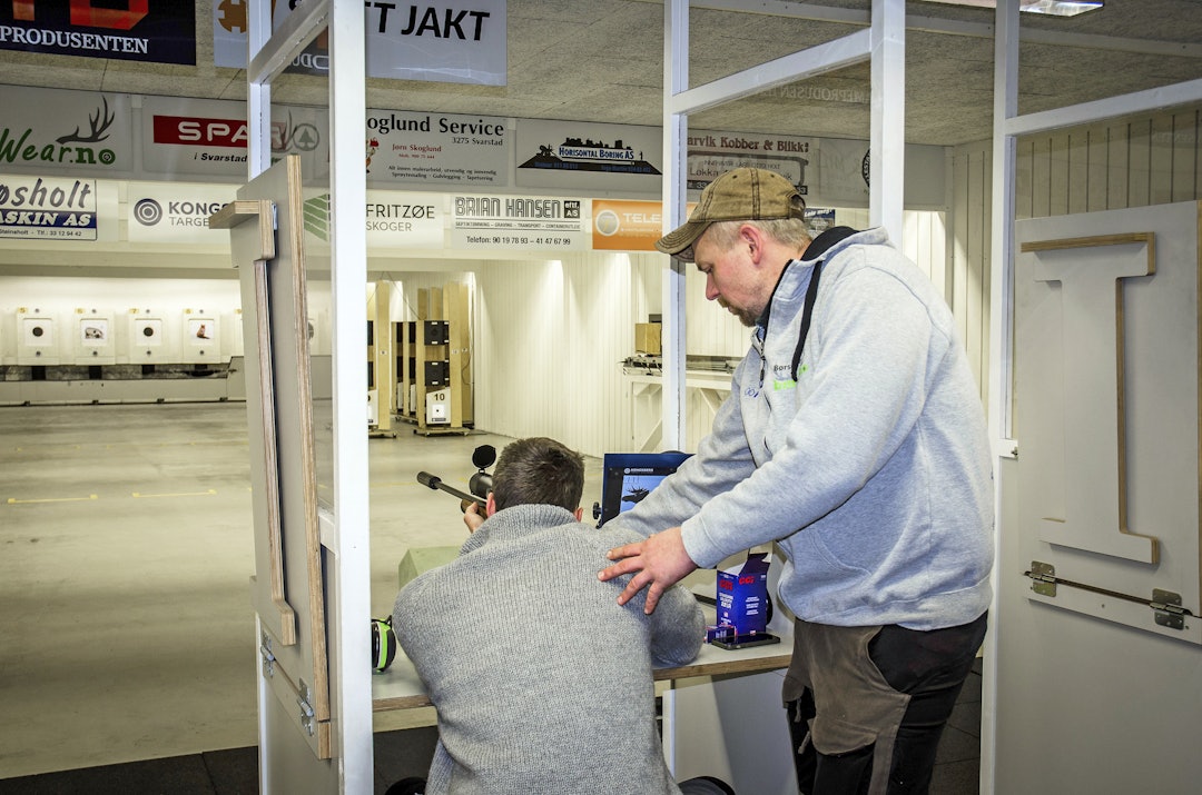 Skulderkontakt: God kolbekontakt i skuldra er viktig, men den skal ikke oppnås ved at du presser skuldra framover.