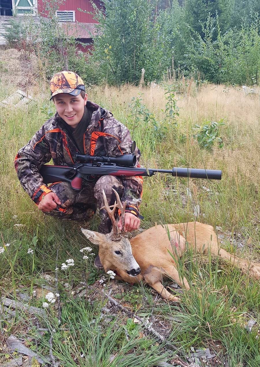 Mikkel var i full gang med jakta rett etter jegerprøven Ung jeger mann har skutt en rådyrbukk