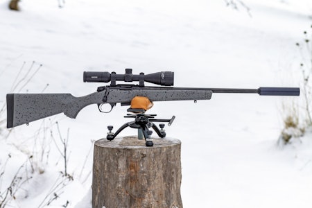 Bergara BMR Steel imponerer: Er du på utkikk etter salongrifle til jakt eller trening, bør du ta med denne i vurderingen. Bergara BMR Steel montert i skytestøtte test salongrifle