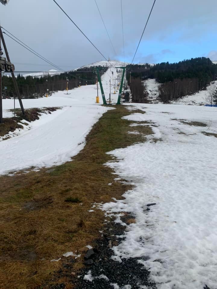 Lite snø i Tusten skisenter ved Molde