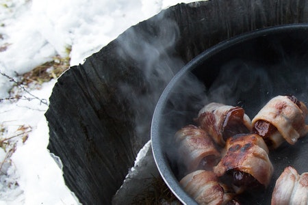 TURTAPAS: Dadler med bacon er både godt og næringsrikt. Foto: Sigrid Henjum