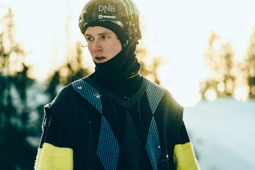 STRIKKA GENSER: Birk Ruud tar på seg de klærne han føler seg hjemme i, fremfor det funksjonelle. Foto: Christian Nerdrum STRIKKA GENSER: Birk Ruud tar på seg de klærne han føler seg hjemme i, fremfor det funksjonelle. Foto: Christian Nerdrum