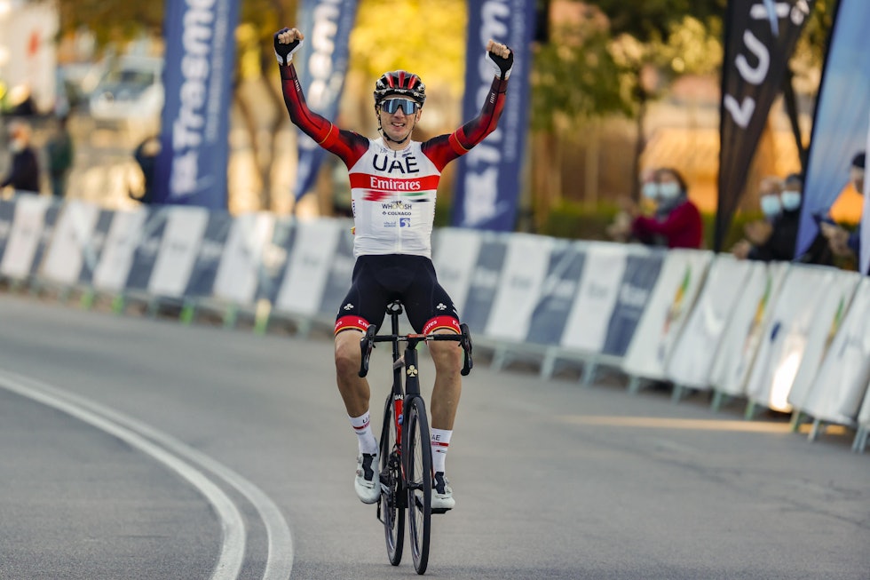LITT SOM REGIMET: Utdatert. Foto: Cor Vos uae team emirates trøye 2022