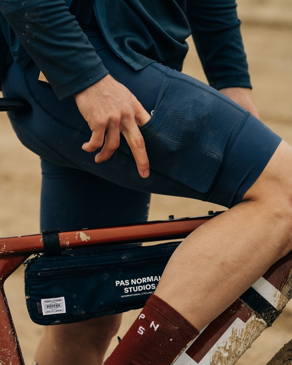 MED LOMMER: Bib-shorts med lommer har raskt rukket å bli en signatur for grussykling. Pas Normal Escapism