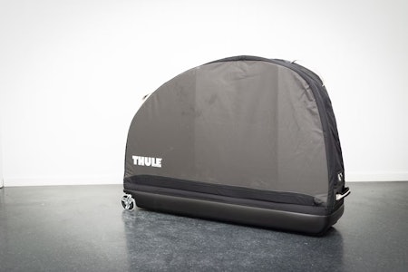 ENKEL OG STILIG: Thule Roundtrip Pro ser stilig og enkel ut, men blir desverre i enkleste laget. Foto: Henrik Alpers.  ENKEL OG STILIG: Thule Roundtrip Pro ser stilig og enkel ut, men blir desverre i enkleste laget. Foto: Henrik Alpers.