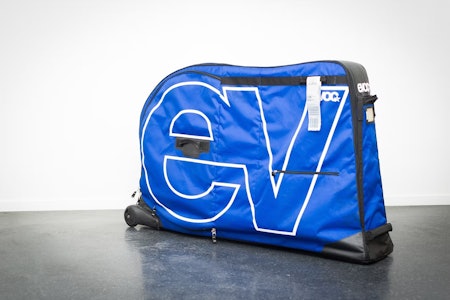 STILIG: Evoc er kjent for sine mange og fargerike bager og kofferter. Sykkelbagene er intet unntak. Foto: Henrik Alpers.  STILIG: Evoc er kjent for sine mange og fargerike bager og kofferter. Sykkelbagene er intet unntak. Foto: Henrik Alpers.