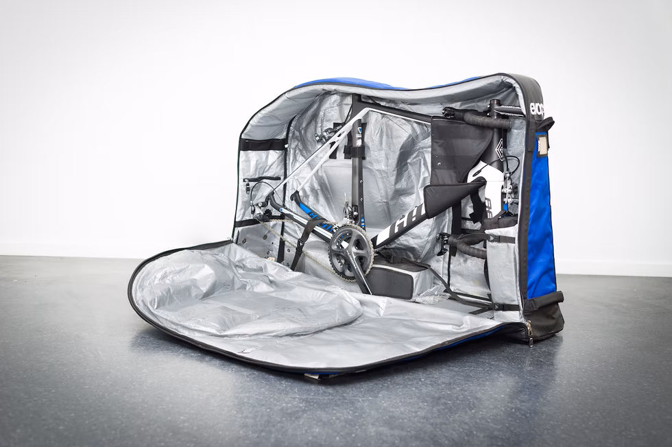 GOD PLASS: Inni bagen er det masse plass til øvrig bagasje. Foto: Henrik Alpers. 