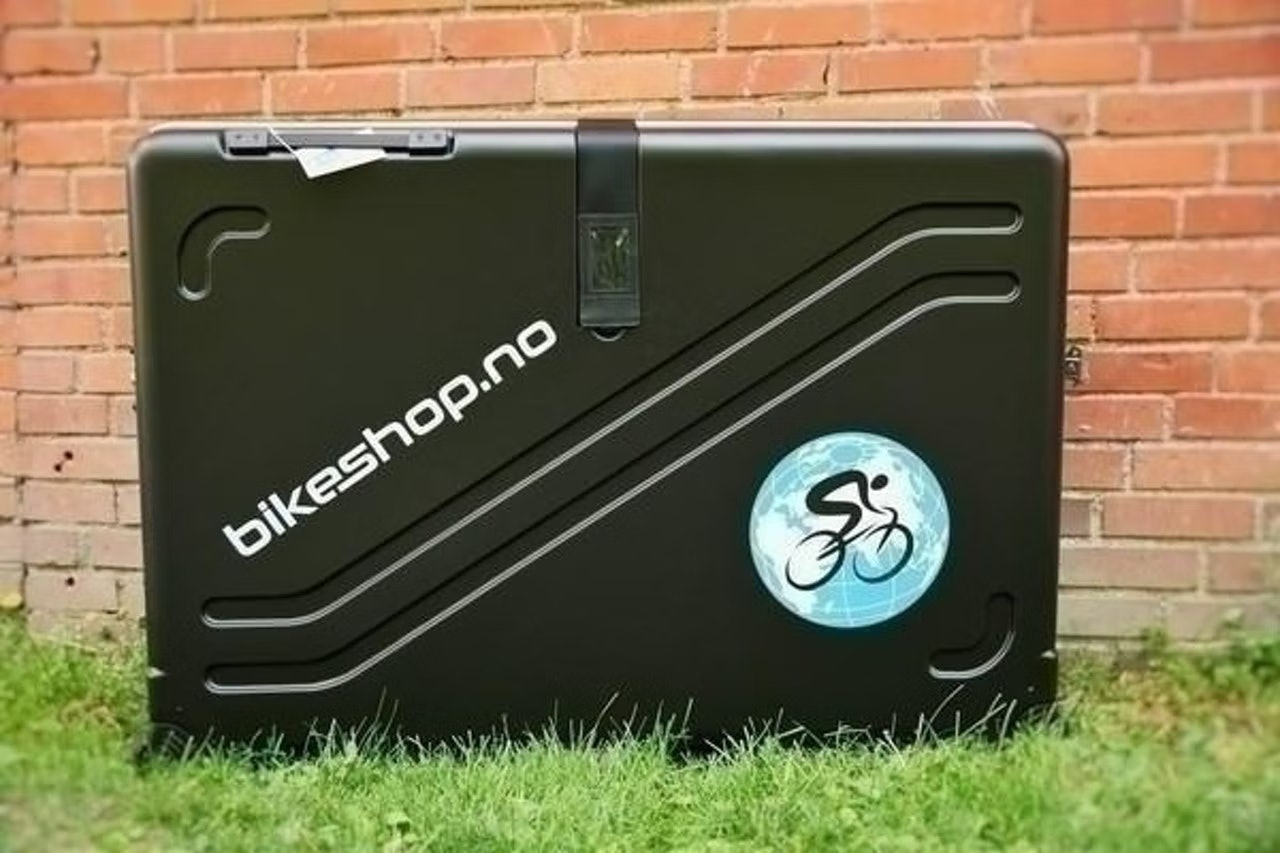 STOR OG SIKKER: Kofferten fra B&W er sikker som banken, men også enorm. Foto: Marcus Liebold. STOR OG SIKKER: Kofferten fra B&W er sikker som banken, men også enorm. Foto: Marcus Liebold.