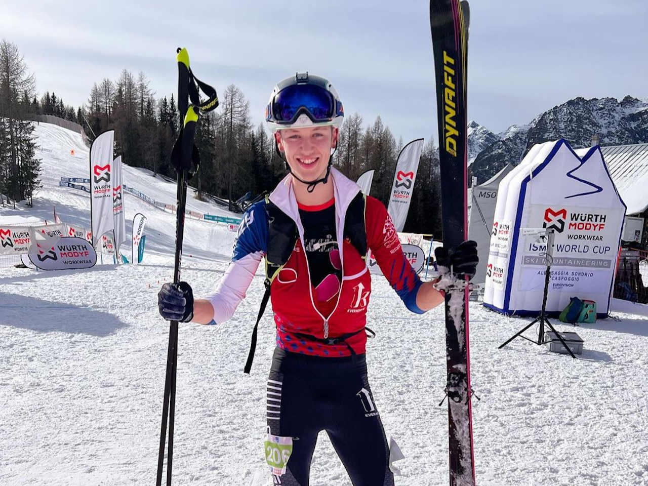 SEIER: Trym Dalset Lødøen etter sin historiske verdenscupseier i Italia. Foto: Skimostats / Instagram trym dalset lødøen verdenscup individuell valtellina orobie