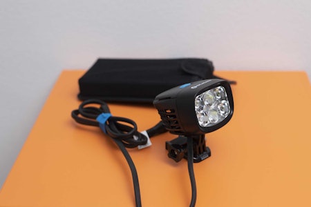 EKSTREM: 12.000 lumen er enorme mengder lys. Olight H67 er den kraftigste enkellykten vi noen gang har syklet med. Olight H67 sykkellykt test