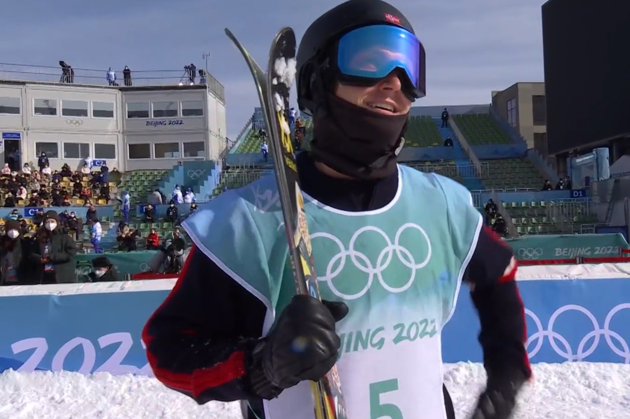 FINALEKLAR: Ingen kunne matche Birk Ruuds to vanvittige hopp i kvalifiseringen til Big Air-finalen mandag morgen. Han er finaleklar sammen med Christian Nummedal og Tormod Frostad. Foto: Skjermdump Birk Ruud klar for OL-finale.