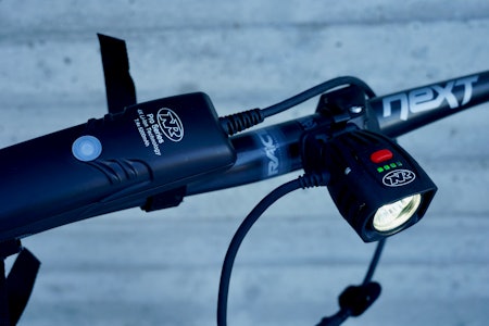 KOMPAKT: Lyktehodet på Niterider 2200 er lite og kompakt. Foto: Øyvind Aas Niterider Pro 2200