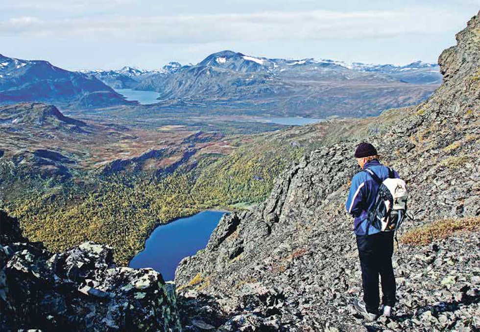 Utsikt fra Sikkilsdalshø (1778 moh.) mot Gjende. Foto: Arne Hernæs Utsikt fra Sikkilsdalshø (1778 moh.) mot Gjende. Foto: Arne Hernæs