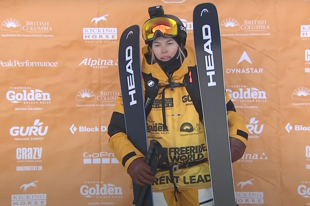 I MÅLORMÅDET: Hedvig Wessel så ikke spesielt fornøyd ut med poengene i målområdet. Foto: Skjermdump Hedvig Wessel i Freeride World Tour.