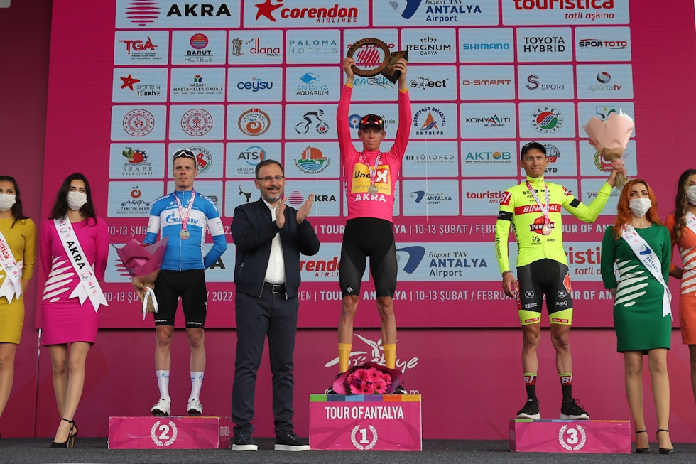 SAMMENLAGTSEIER: Jacob Hindsgauls triumf på den tredje etappen sikret ham også sammenlagtseieren i rittet. Foto: goshots.net jacob hindsgaul uno-x pro cycling tour of antalya