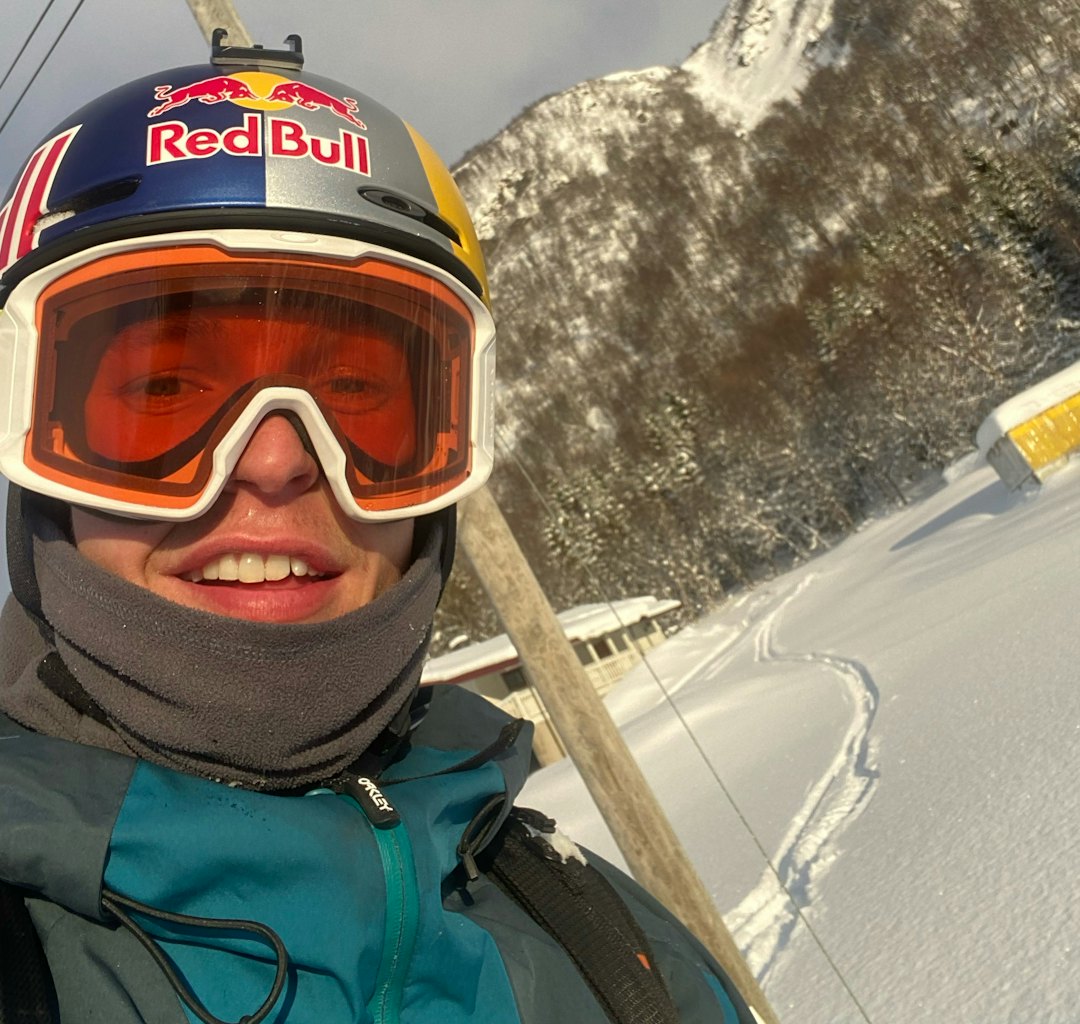 PÅ TOPPTUR: Øystein Bråten har blitt en ivrig toppturist siden han la opp. Her fra Tromsdalen tidligere i år. Foto: Privat Øystein Bråten i Tromsdalen.