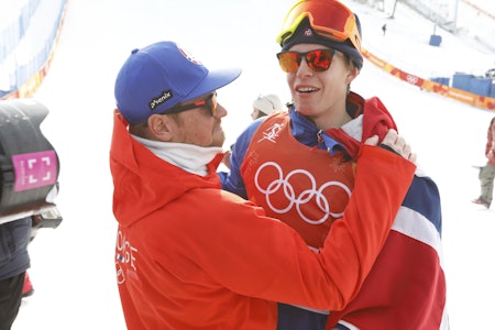 GULL: Her er Øystein Bråten kort tid etter at gullet i 2018 ble sikret sammen med trener Luke Allen. Ingen av dem er i Kina nå. Foto: NTB Øystein Bråten i Sør-Korea.