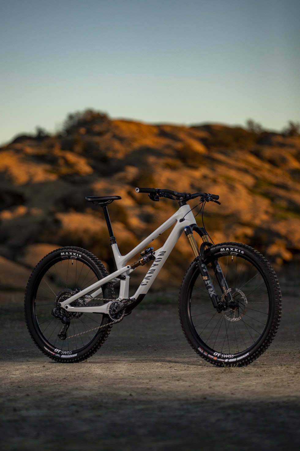 TOPP-SPEKK: Spectral 125 CF 9 har toppdempere fra Fox og trådløst GX AXS-girsystem fra SRAM Canyon Spectral 125