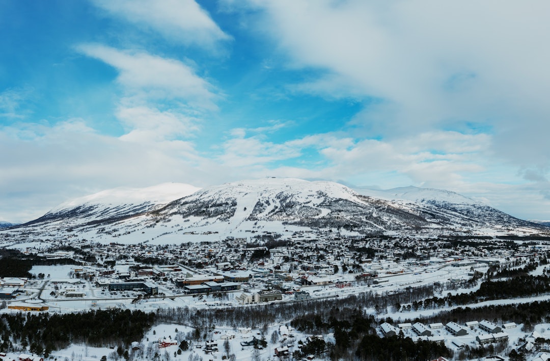 Oppdal skisenter med Oppdal Skisenter består av de fire skiområdene: Vangslia, Hovden, Ådalen og Stølen.  