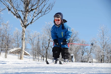 SNØ; SKI OG SMIL: Vetle har fått fart på skiene. Foto: Sandra Lappegard Wangberg vinterferie på gålå