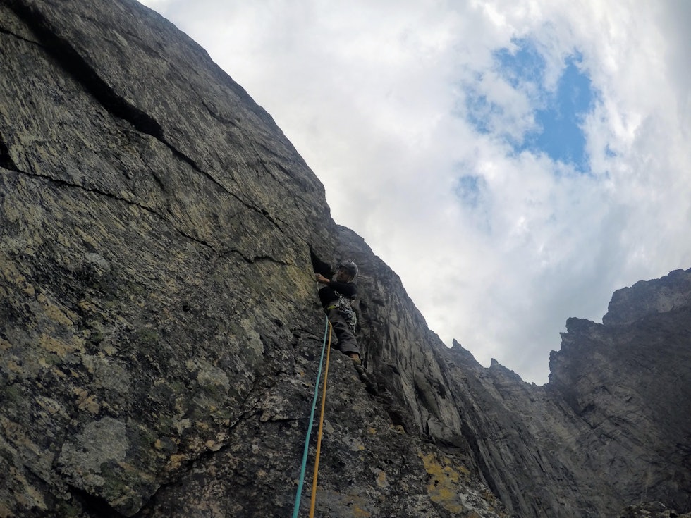 VERTIKAL: Glenn Edvardsen i aksjon på Norskeruta i Trollveggen. Foto: Øystein Krydsby Johnsen VERTIKAL: Glenn Edvardsen i aksjon på Norskeruta i Trollveggen. Foto: Øystein Krydsby Johnsen