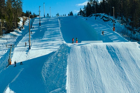SOLID OPPLEGG: Midlene fra Oslo kommune gjør tilbudet i Wyller bedre for enda flere. Foto: Christian Nerdrum Dronebilde av Wyller Arena