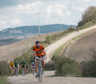 LIDENSKAP OG LIDELSE: Det var på disse veiene den italienske heltedyrkingen ble til. Heltene er døde, men legenden lever videre. Foto: Tor Simen Ulstein. LIDENSKAP OG LIDELSE: Det var på disse veiene den italienske heltedyrkingen ble til. Heltene er døde, men legenden lever videre. Foto: Tor Simen Ulstein.